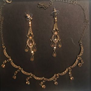 VCLM gorgeous set, necklace and earrings.